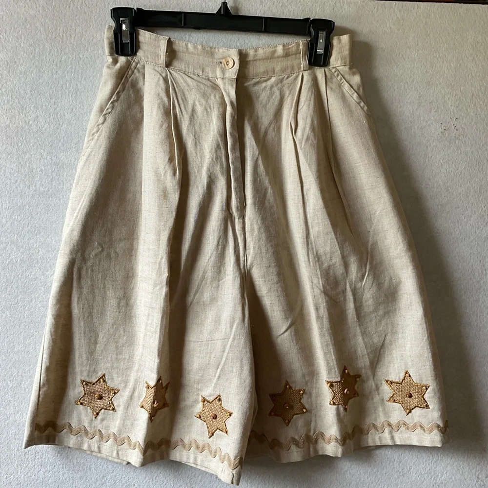 Beige Embroidered Women's Shorts. Linen blend. Size M